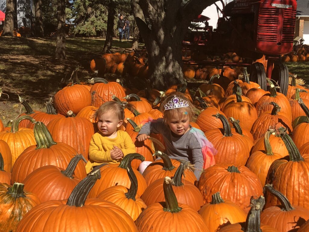 Barten Pumpkins kids with pumpkins
